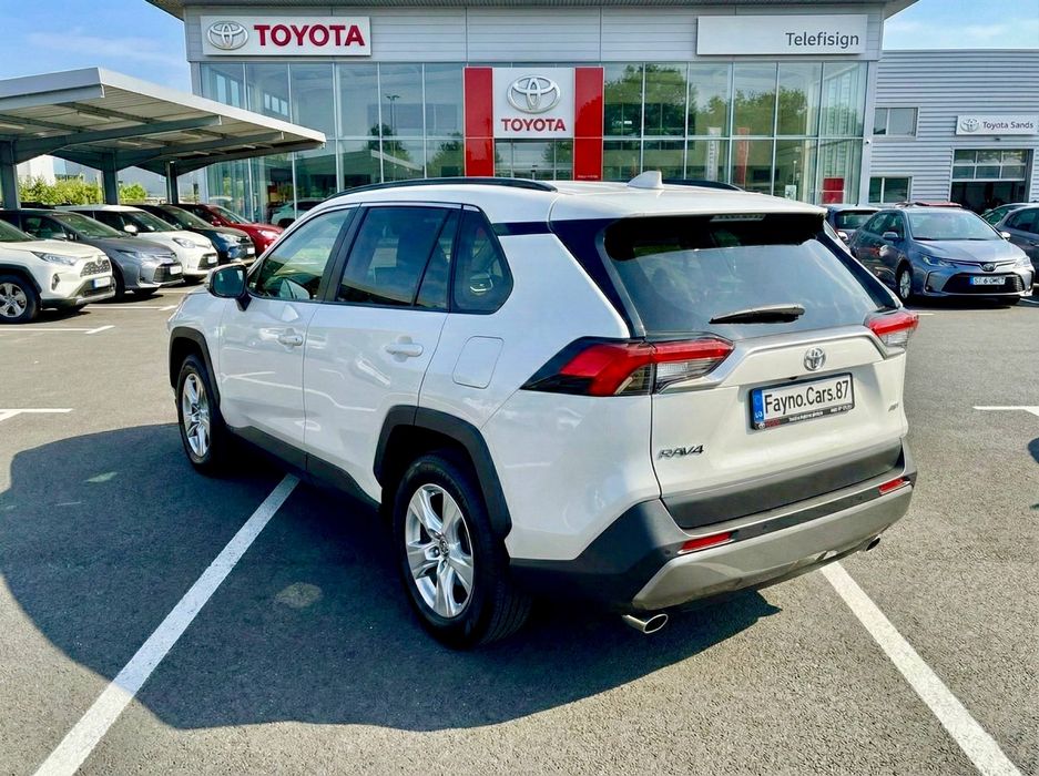 Toyota RAV4 2019 Офицеал. 2.0 Полный привод