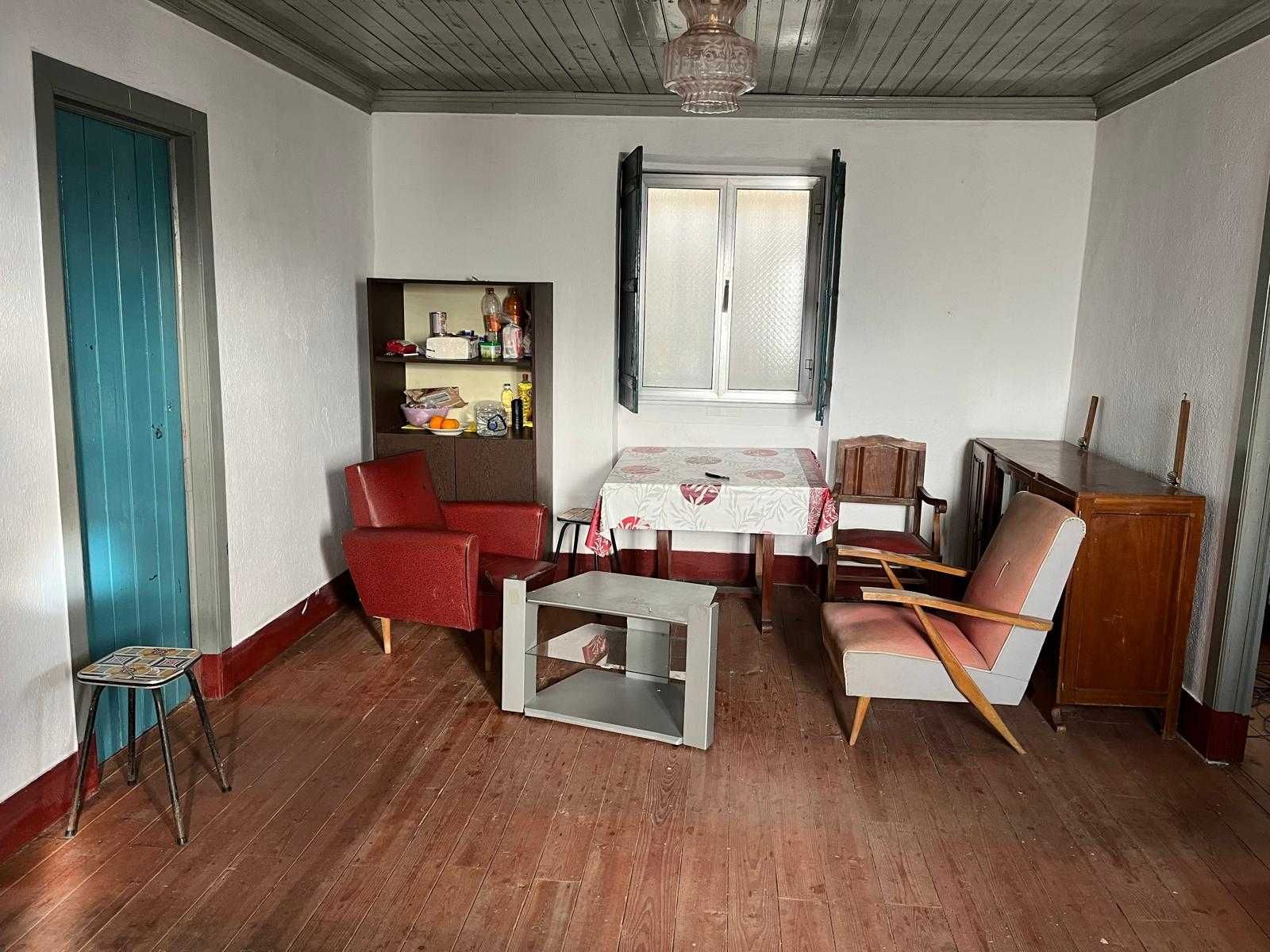 Alugo casa ou quartos