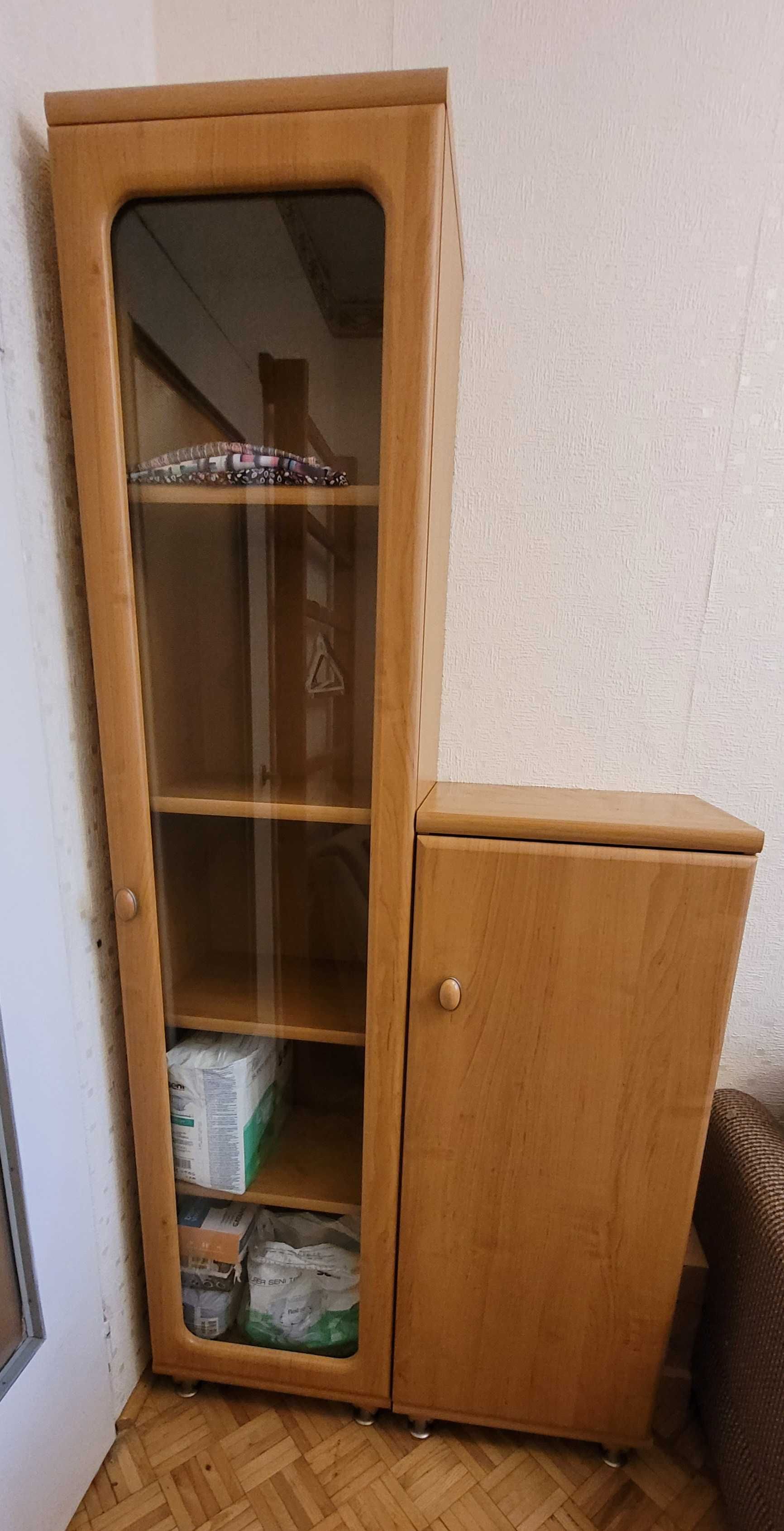 Szafka witryna za szkłem
