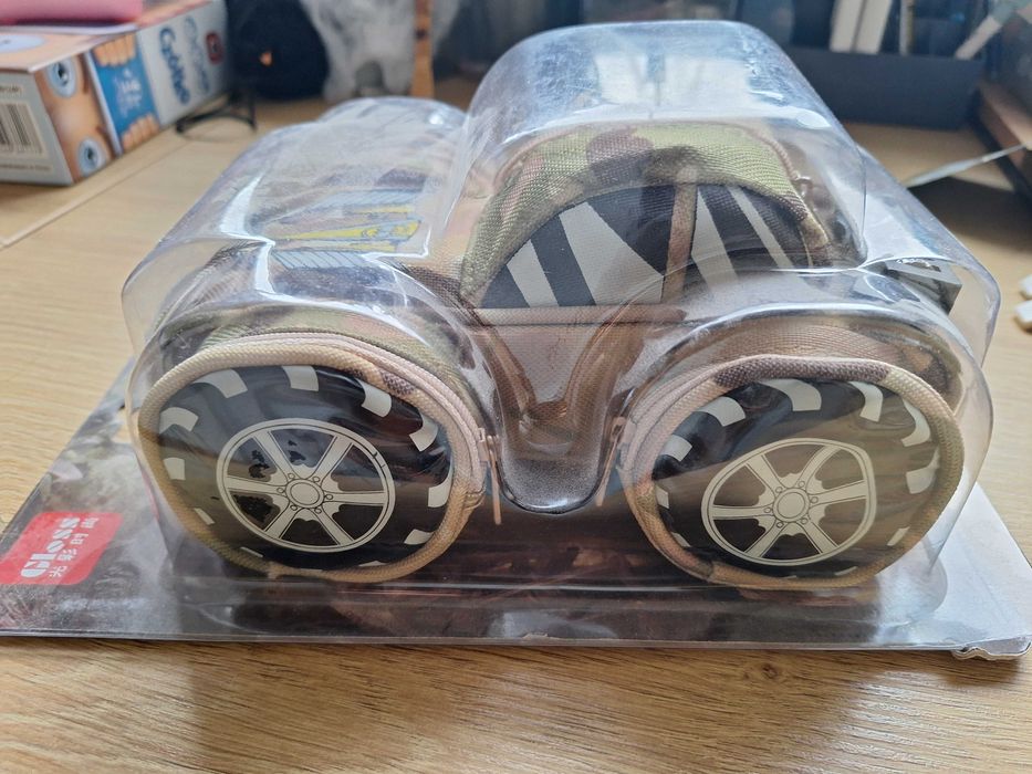 Piórniki zestaw - trzy nowe + Real Madryt w gratisie