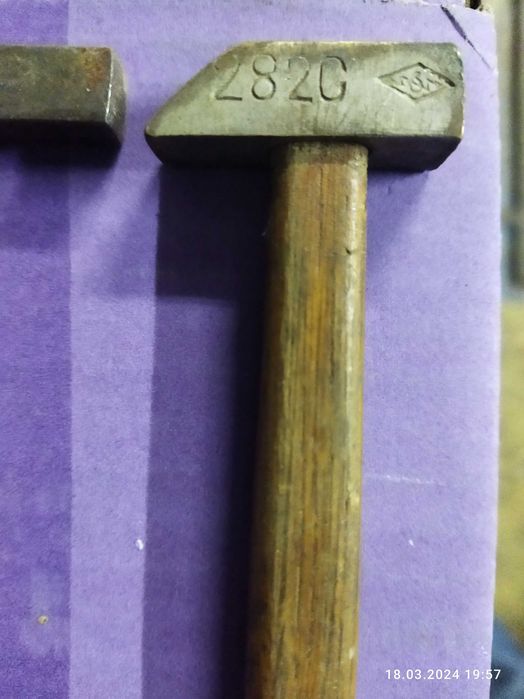 Молотки ювелира,часавщика.