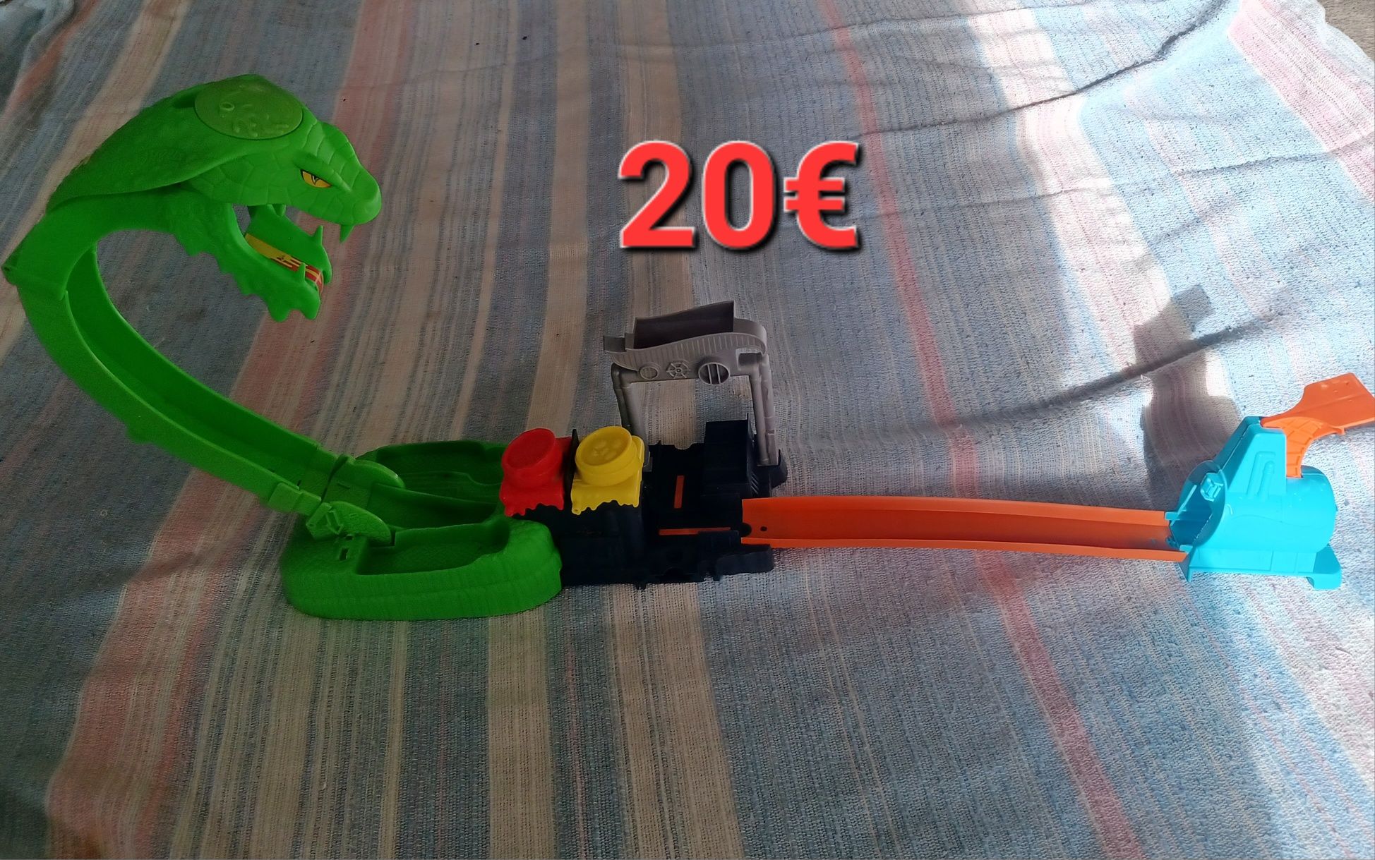 Pista Hot Wheels Serpente de Slime
