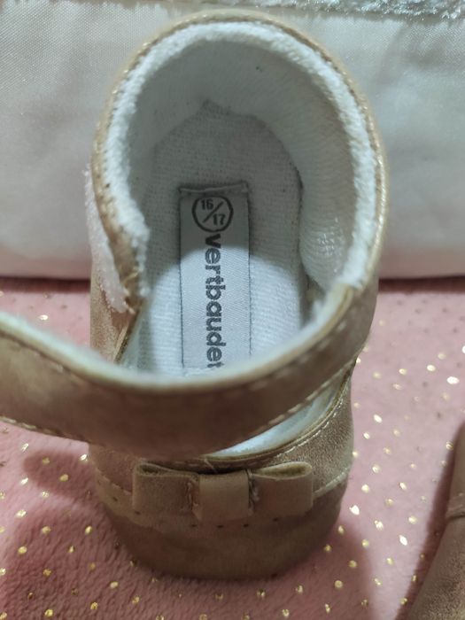 Sapatinhos dourados lindos