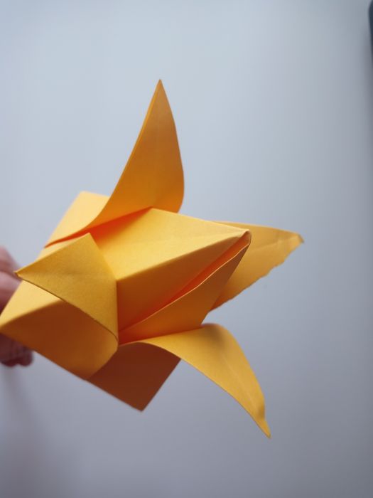 Papierowy kwiat (ręcznie robiony)