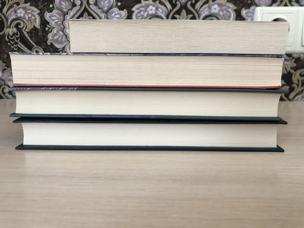 Комплект книг: Непокірні, Чотири скарби неба, Покоївка, Сад метелеків