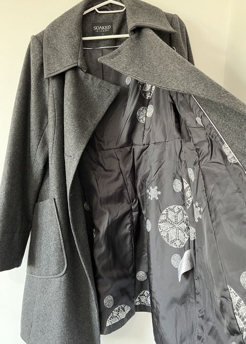 Soaked in Luxury szary rozkloszowany płaszcz midi