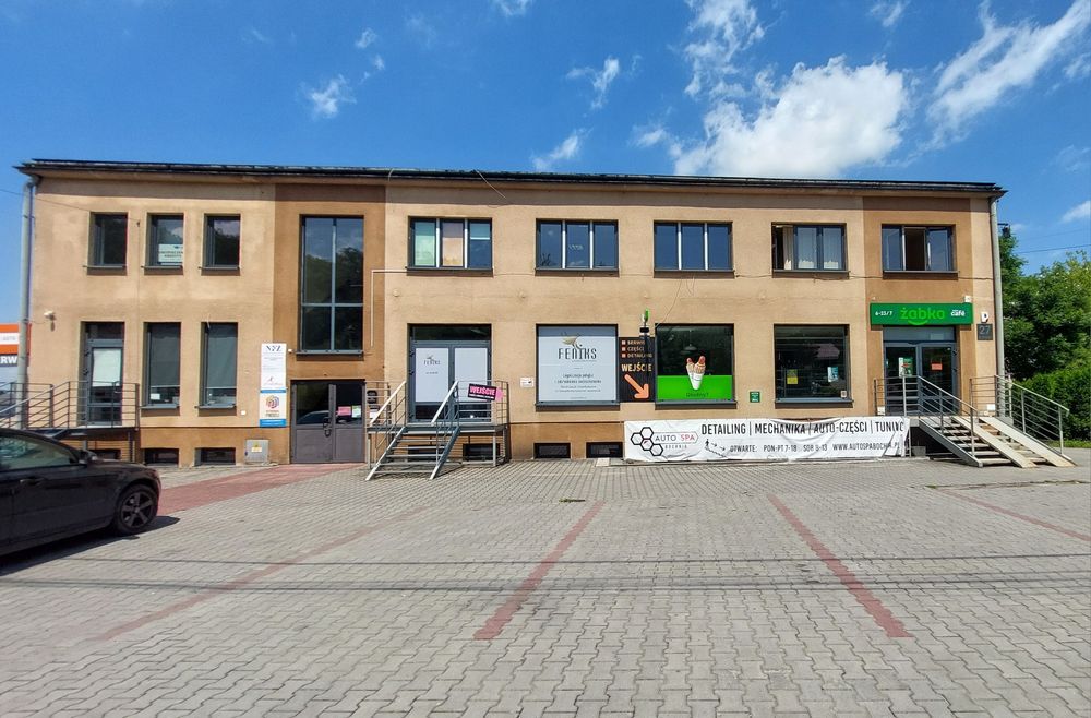 Lokal pod usługi/biuro - parking przed budynkiem, ul. Karosek