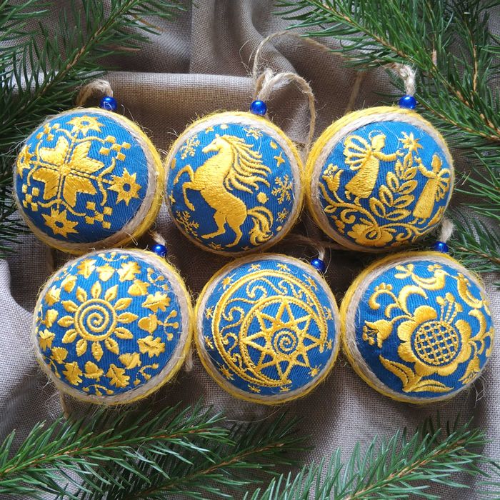 Вишиті новорічні кулі, ялинкові прикраси, іграшки