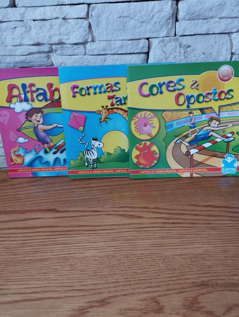 3 livros didáticos da Majora em bom estado.