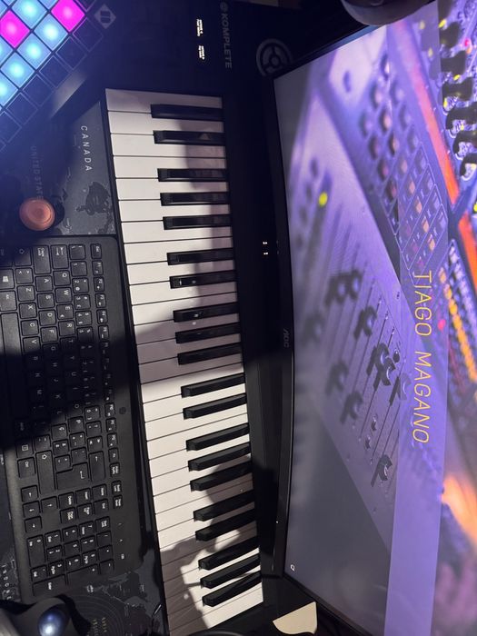 Controlador MIDI Native Instruments KOMPLETE KONTROL A49