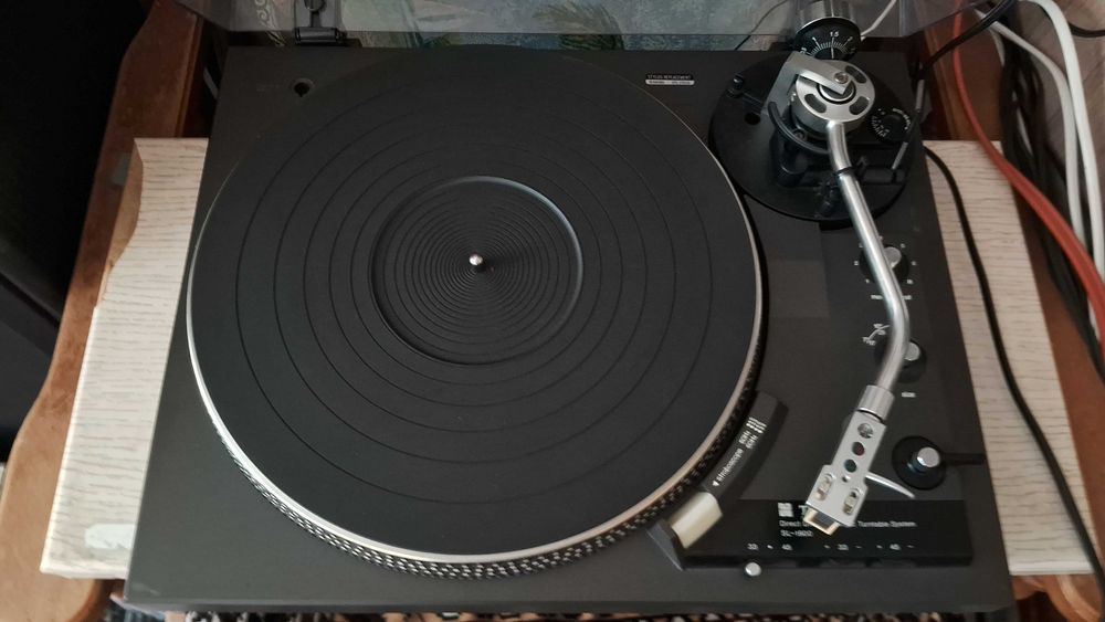 Technics SL-1900 Direct Drive Automatics програвач вінілу.