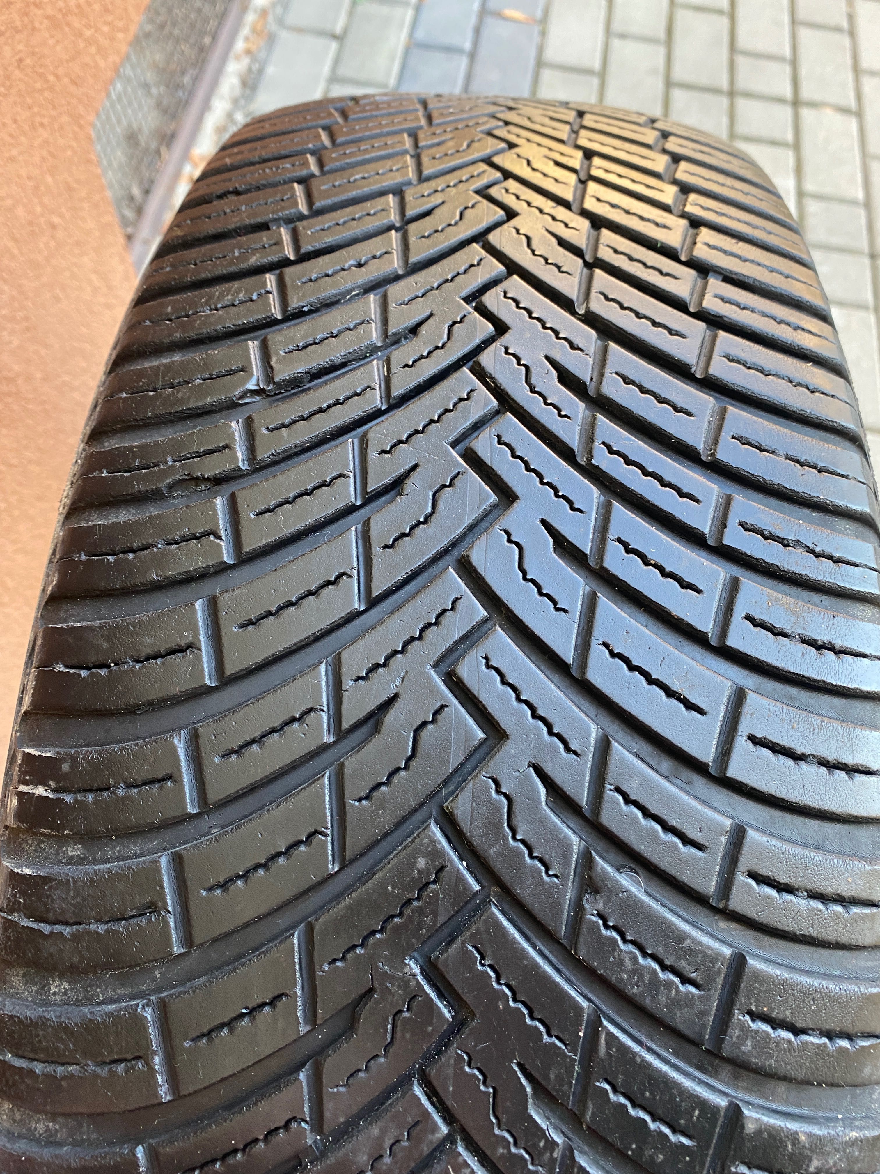 wielosezonowe Opony Pirelli all season 225 55 r19 2021r 2szt