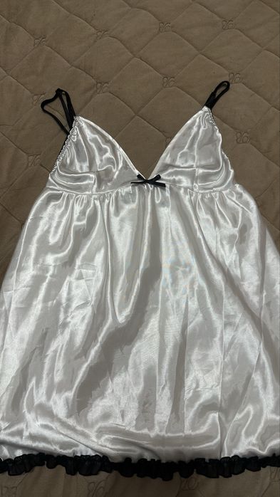 Атласна нічна сорочка