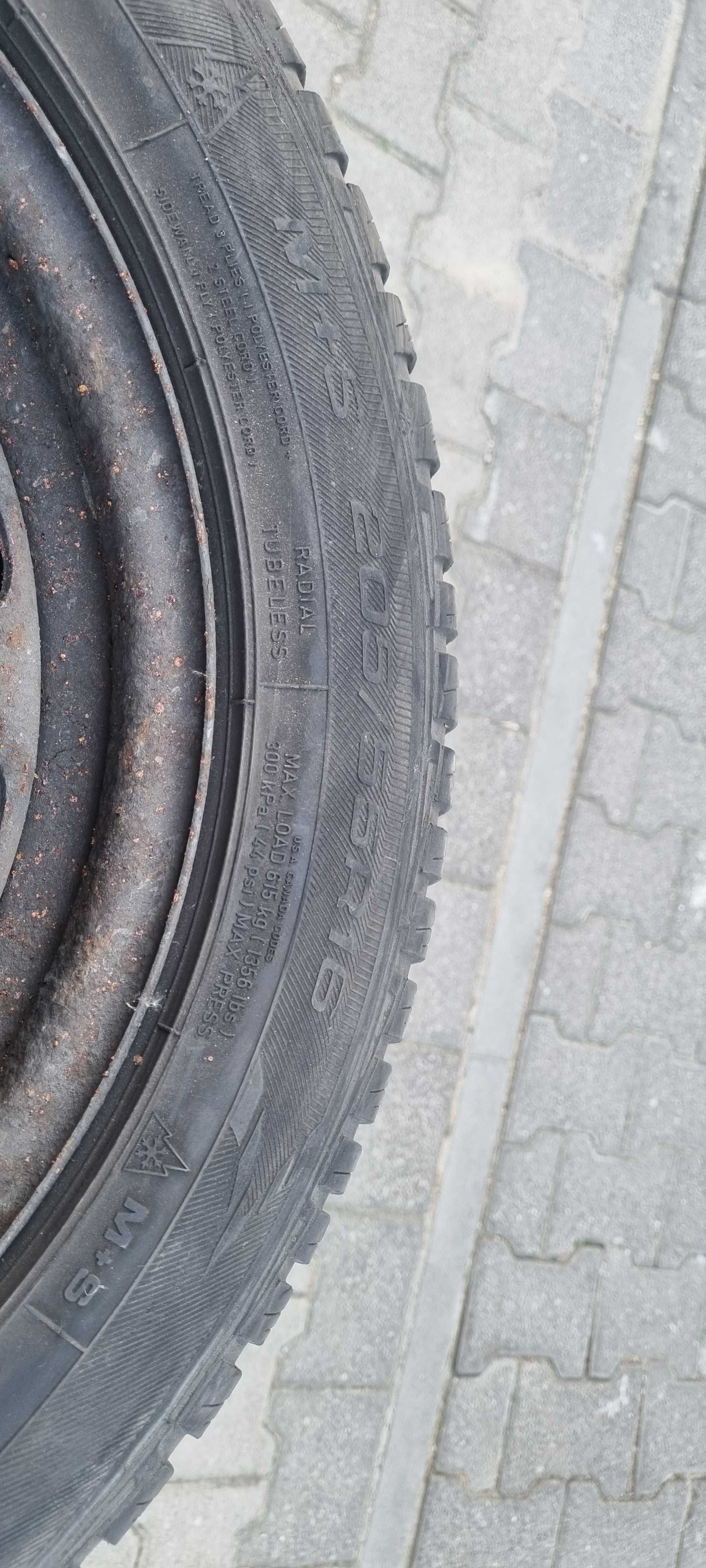 GoodYear, modelem UltraGrip 7 205/55 r16 - z felgami stalowymi