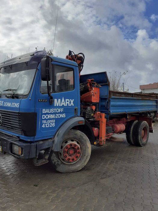 Mercedes com grua e báscula