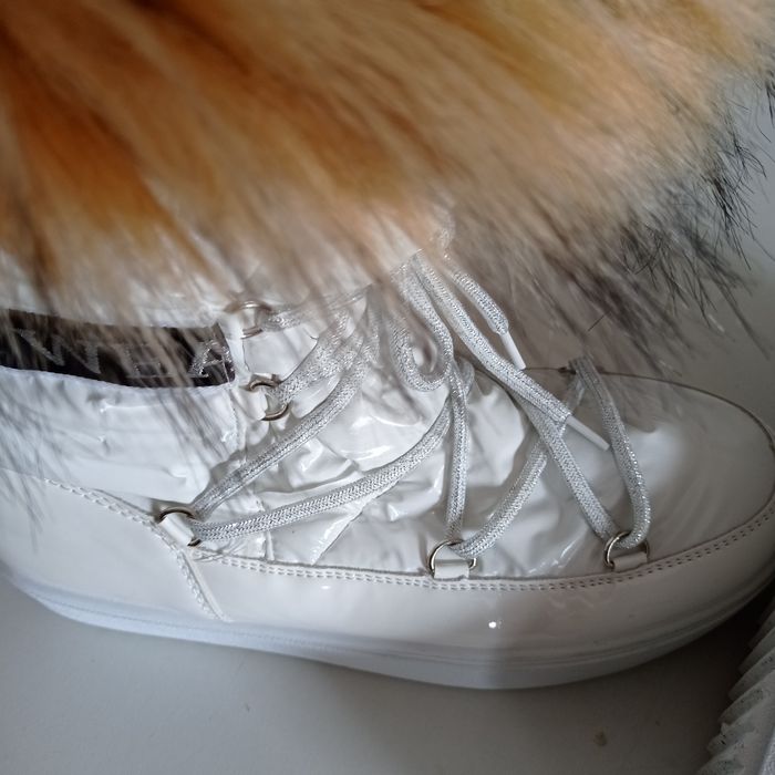 Krótkie kozaczki damskie 40 białe