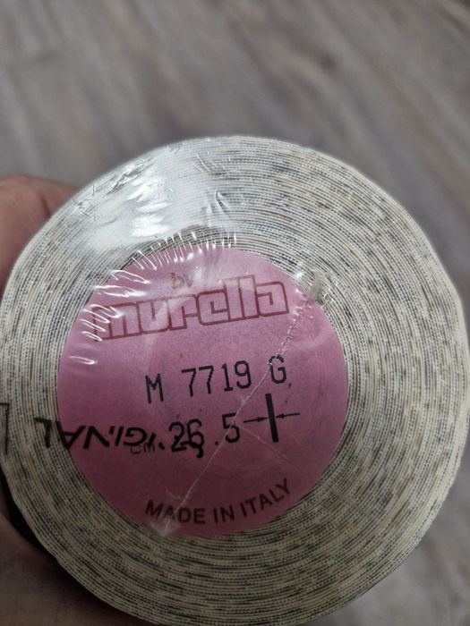 Продам шпалери 2 рулона нові