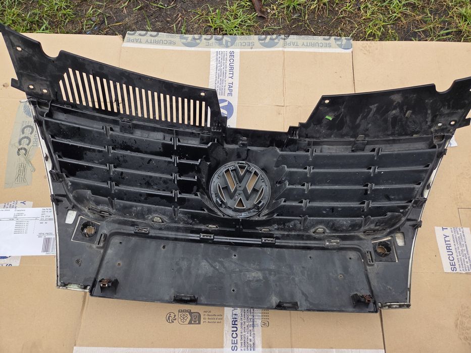 Gril atrapa zderzaka vw passat b6