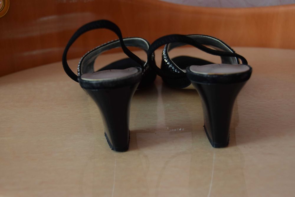 Летние босоножки р.39