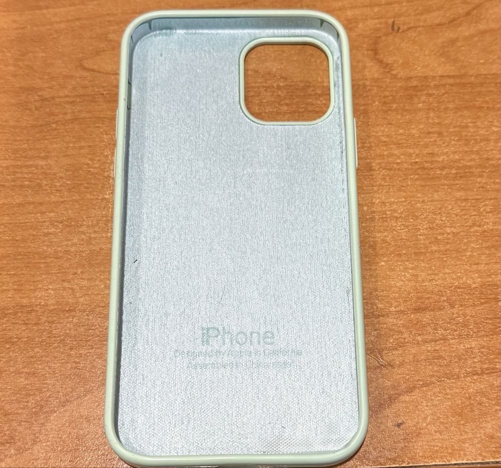 Продам набір із 5 чохлів на iPhone 12 Pro за суперціною - 150 !