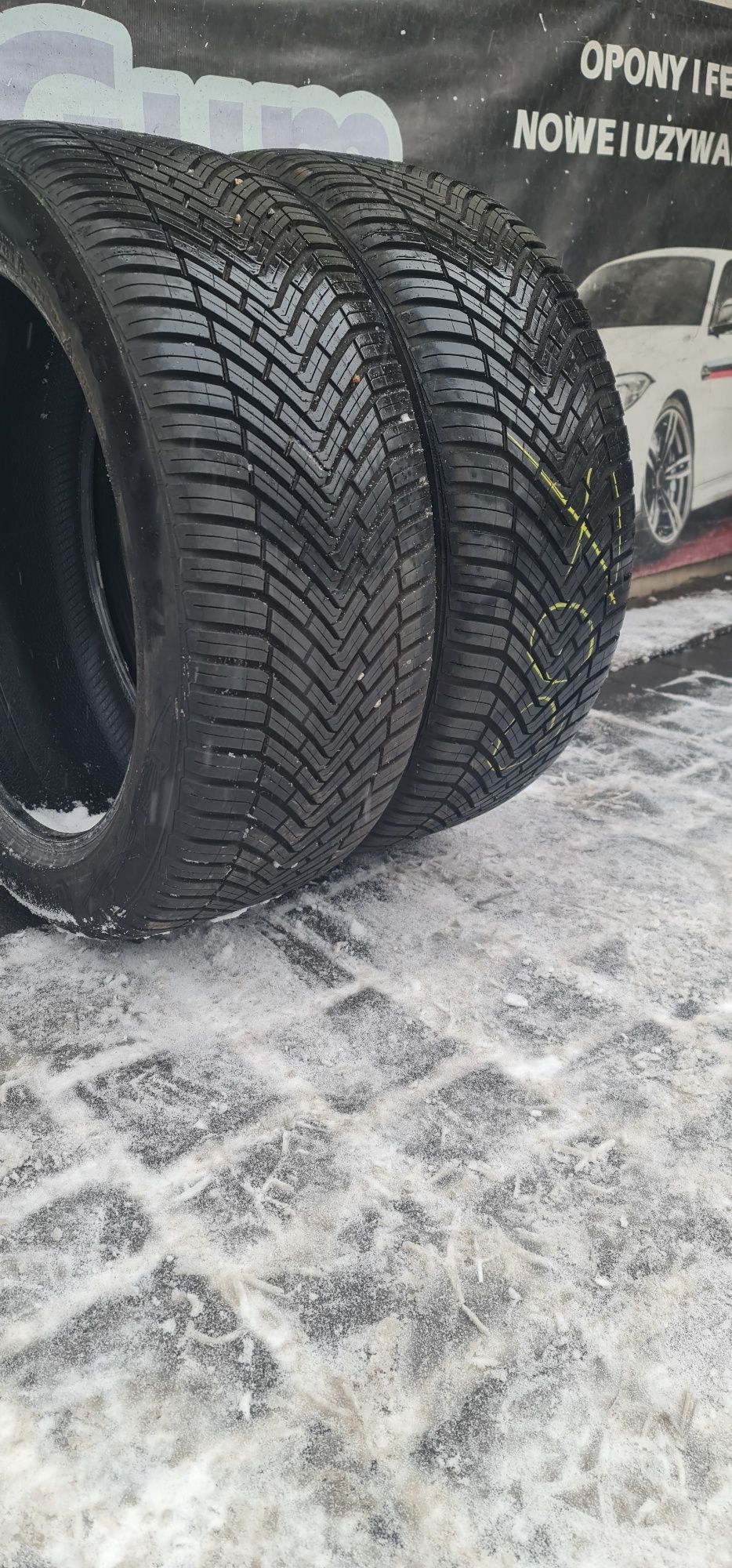 245/45/19 continental