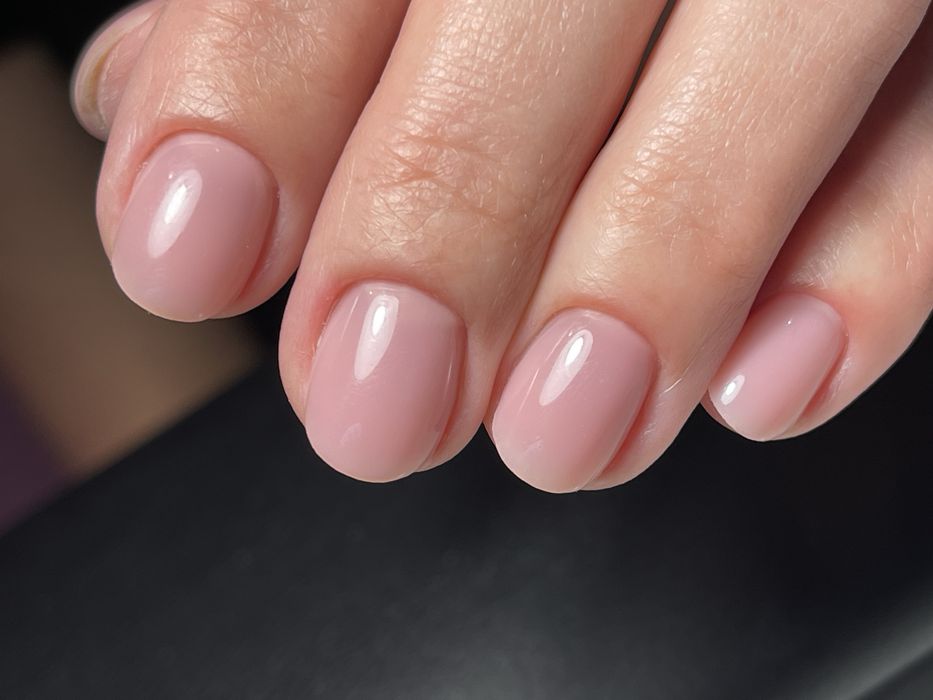 Манікюр, педикюр, нарощування