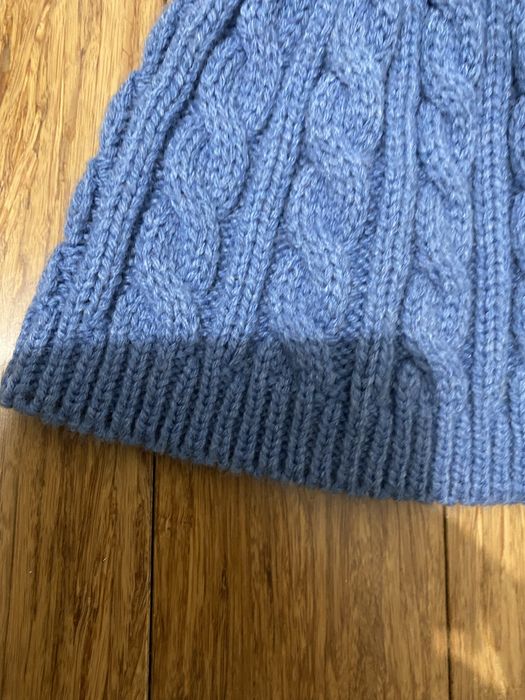 Niebieska czapka dziecięca z pomponem