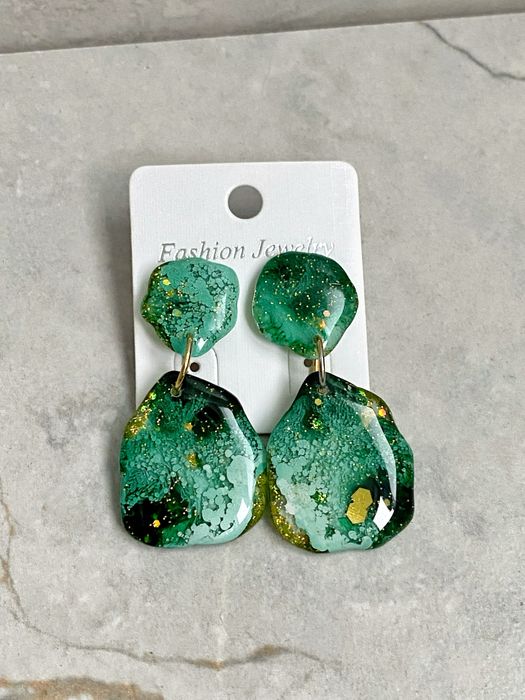 Зелені сережки з епоксидної смоли ручної роботи