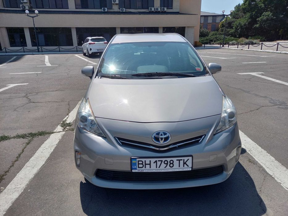 Toyota Prius V универсал 2014