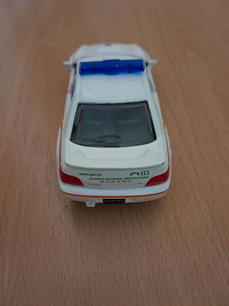 Carro GNR policia trânsito Subaru Impreza