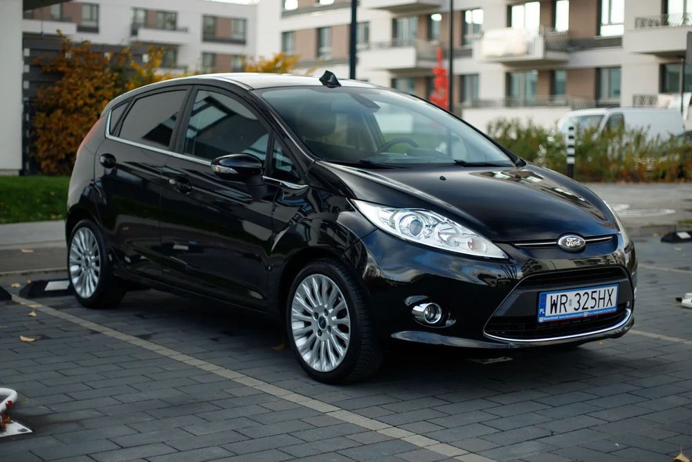 Ford Fiesta Climatronic / Czujniki Parkowania / Alu-Felgi / Nowe opony/