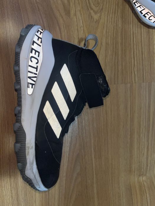 Ботинки Adidas.