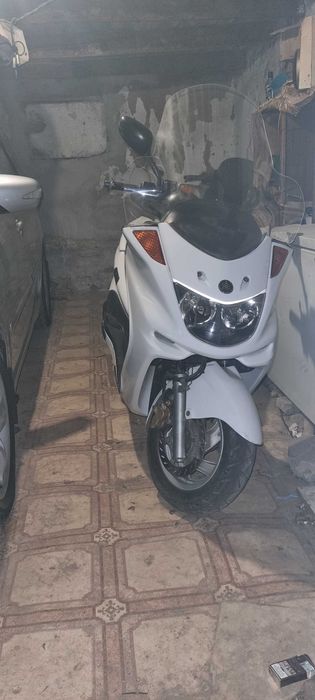 Продам скутер Ямаха Мажести250сс2004г.
