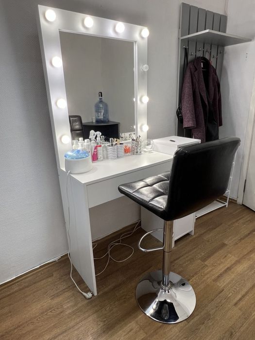 Визажный стол и кресло