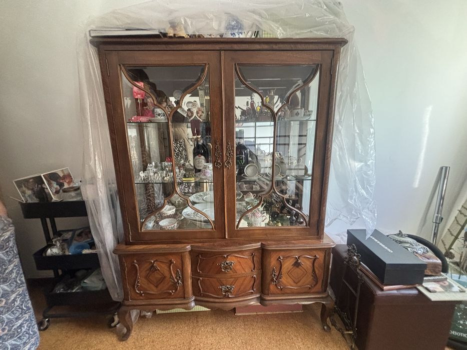 Cristaleira de Madeira de Cerejeira