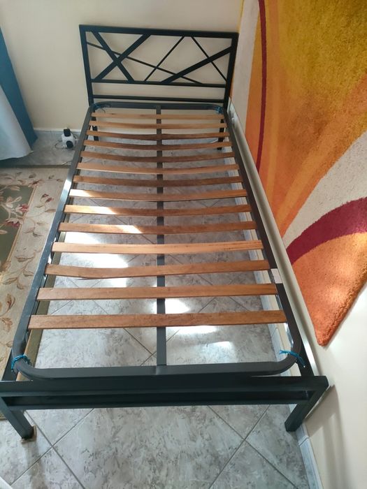 Cama c/colchão  Solteiro + Cómoda de quarto/corredor.