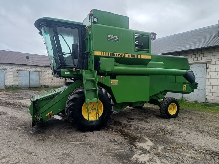 Kombajn zbożowy John Deere 1177