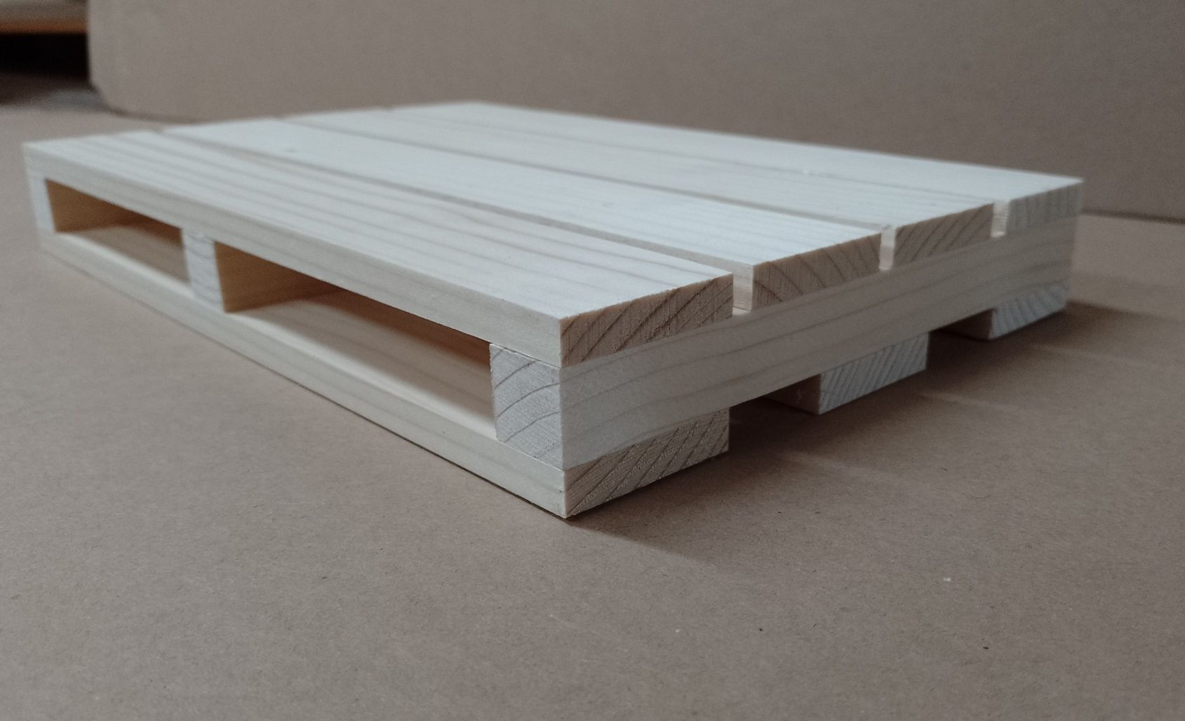 Mini paleta 20x30cm z drewna drewniana eko podstawka tacka drewno