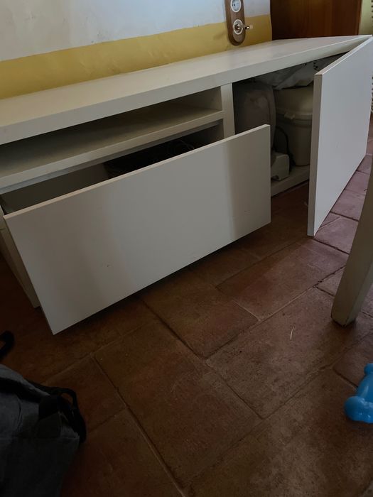 Móvel baixo com gaveta e porta