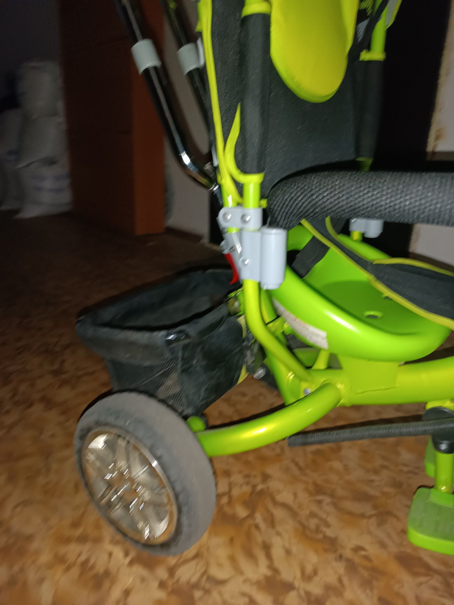 Детский трехколесный велосипед с родительской ручкой