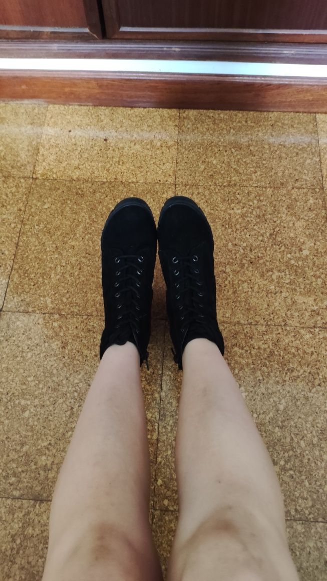 Botas de combate com salto