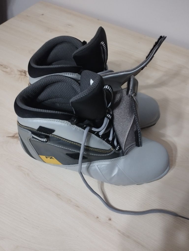 Buty do nart biegowych biegówek 43 atomic nnn