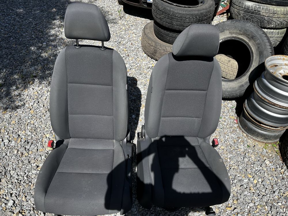 Fotele przód kompletne Volkswagen Touran,Caddy z lat 2012 lift