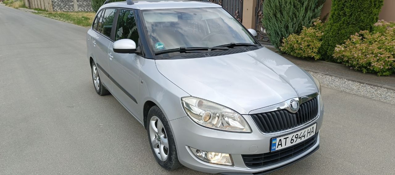 Автомобіль шкода фабія
