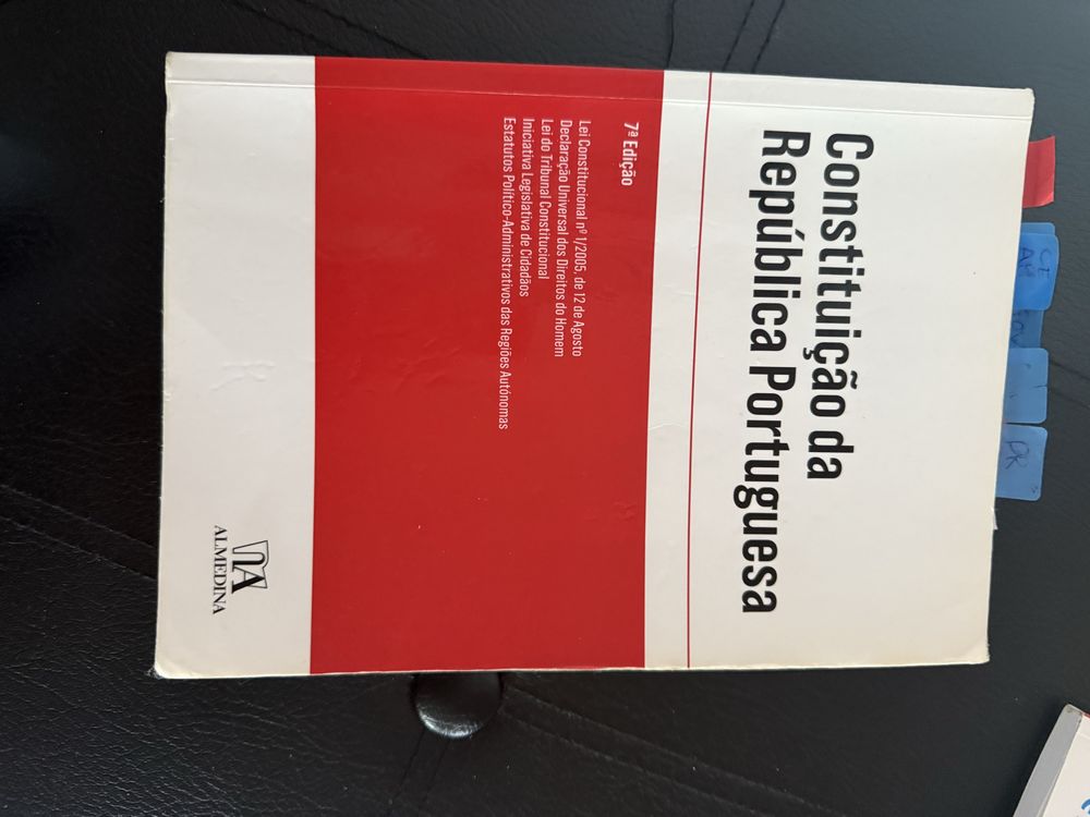 Livro de código civil + Constituição da República Portuguesa