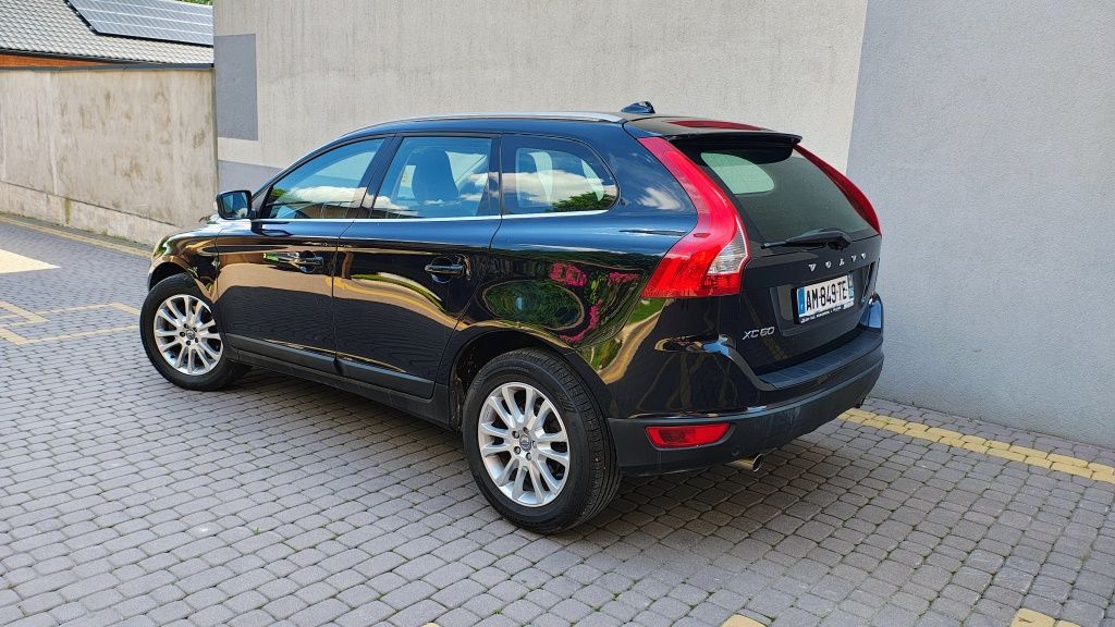 Volvo XC60 2,4 D5 AWD 4x4,, automat,, skóry,,