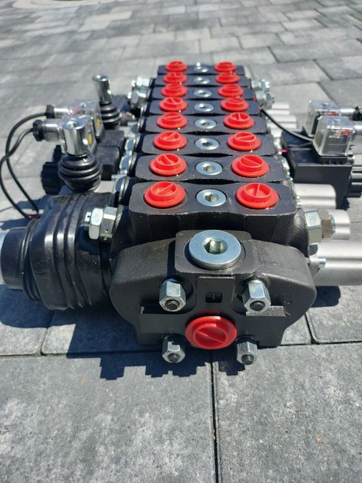 Rozdzielacz hydrauliczny 8 sekcji żuraw przyczepa leśna Nowy