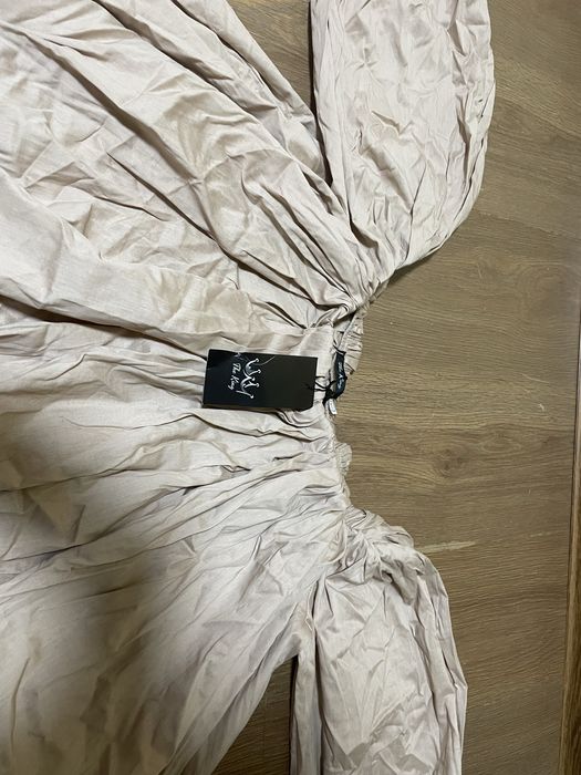 Сарафан бежевого кольору вільний