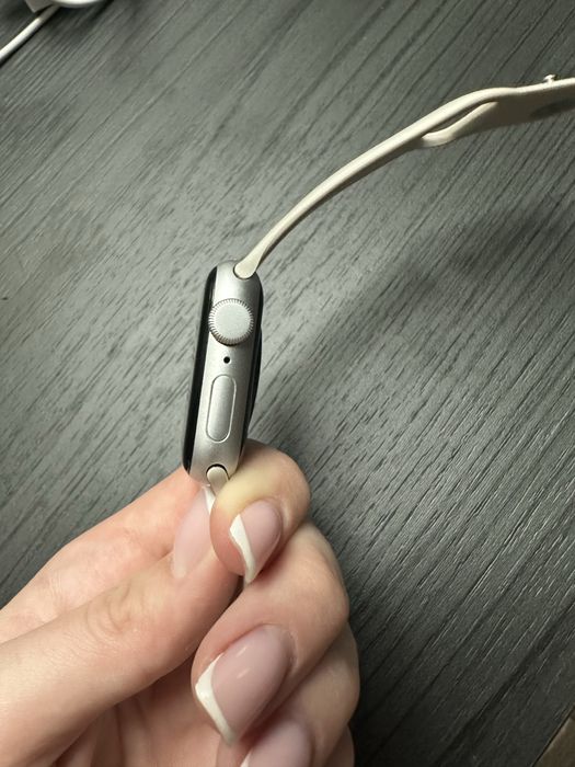 Продаю Apple Watch SE 1