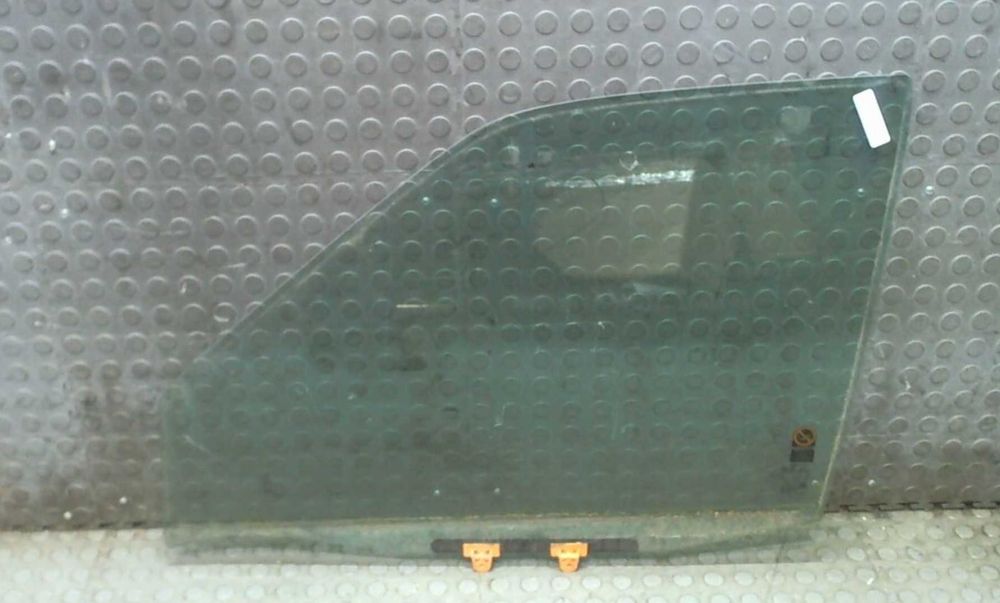 Скло переднє, заднє, кузовне Nissan Terrano II